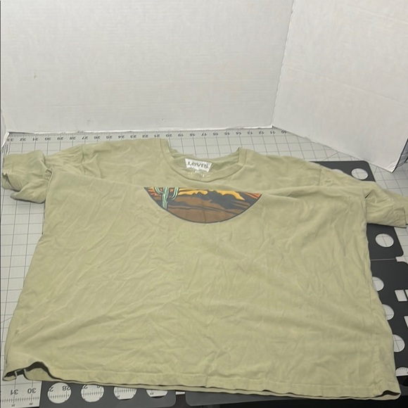 Levi's Gray Graphic Tee with Orange and Brown Design - Picture 7 of 10